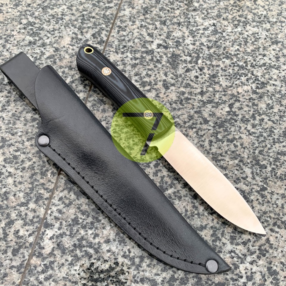 Нож нескладной ручной работы ПОМОЩНИК №32 с кожаными ножнами (СТАЛЬ N690)