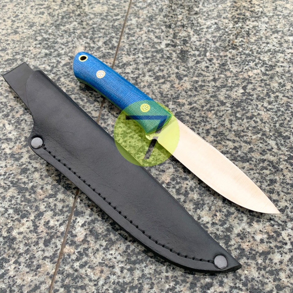 Нож нескладной ручной работы ПОМОЩНИК №33 с кожаными ножнами (СТАЛЬ N690)